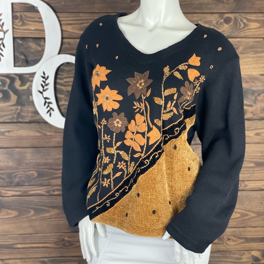 Victoria Harbour Vintage |‎ Black and Gold V-Neck Sweater Floral Artistic Design